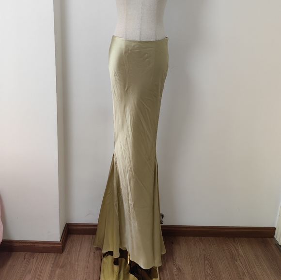 DE LA VALI SUELO SKIRT IN SAND SILK SATIN - Picture 7 of 13